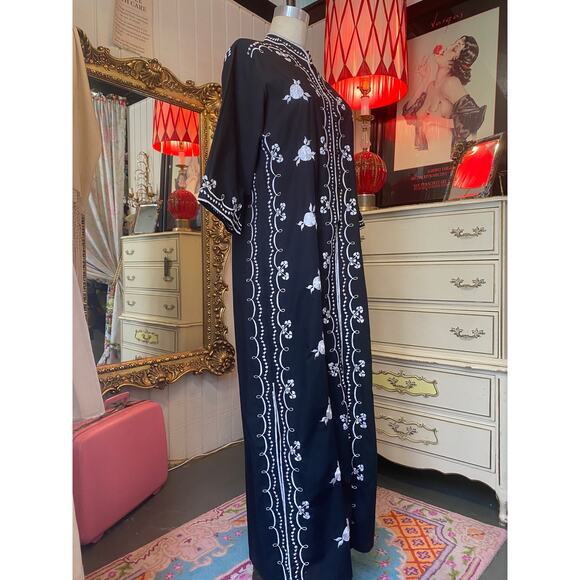 vintage 1960s black cotton embroidered kaftan 60s loungewear maxi dress med - Picture 4 of 10